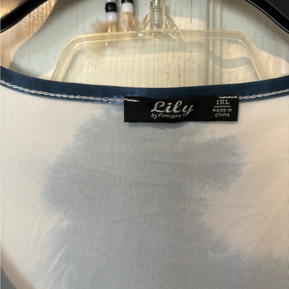 Lily NWOT Blue and White  Top Mid Length Sleeves Large Butterfly on Front - Picture 5 of 6